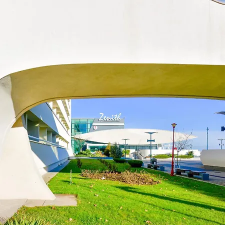 Zenith Отель