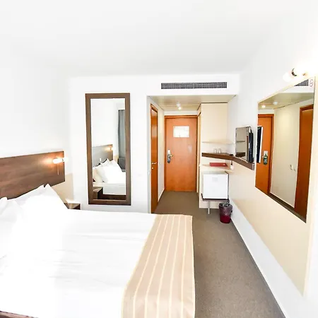 Zenith Mamaia
