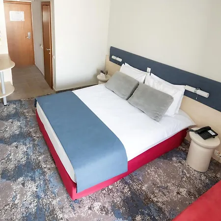 Zenith Mamaia