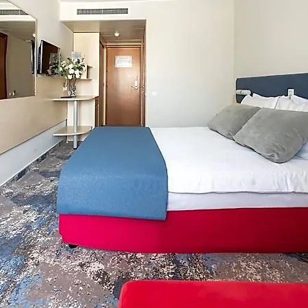 Zenith Hotel 4*